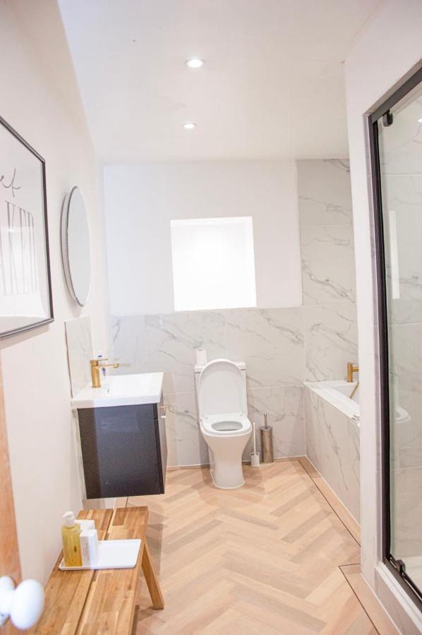 Incredible 3 Bed Basement Flat With Garden Apartment Bath Exterior photo